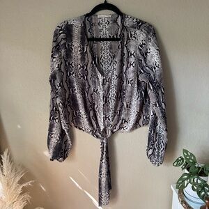 Active USA Black White Gray Snakeskin Animal Print Button Down Crop Top Blouse